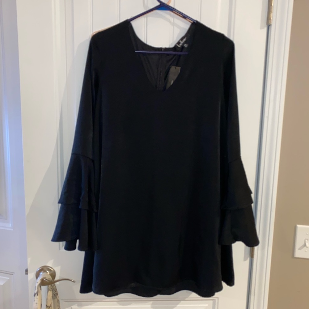 Lulu’s Shift Dress w/ Bell Sleeves